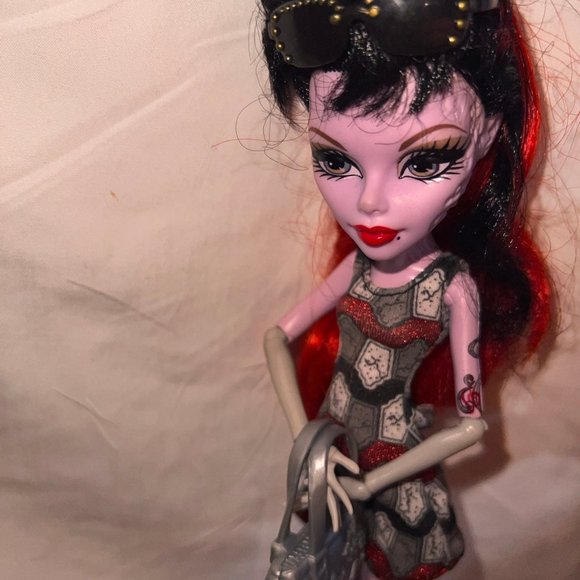 Monster High Operetta Doll 1st Wave (OUTFIT-FIXED) - Picture 6 of 7